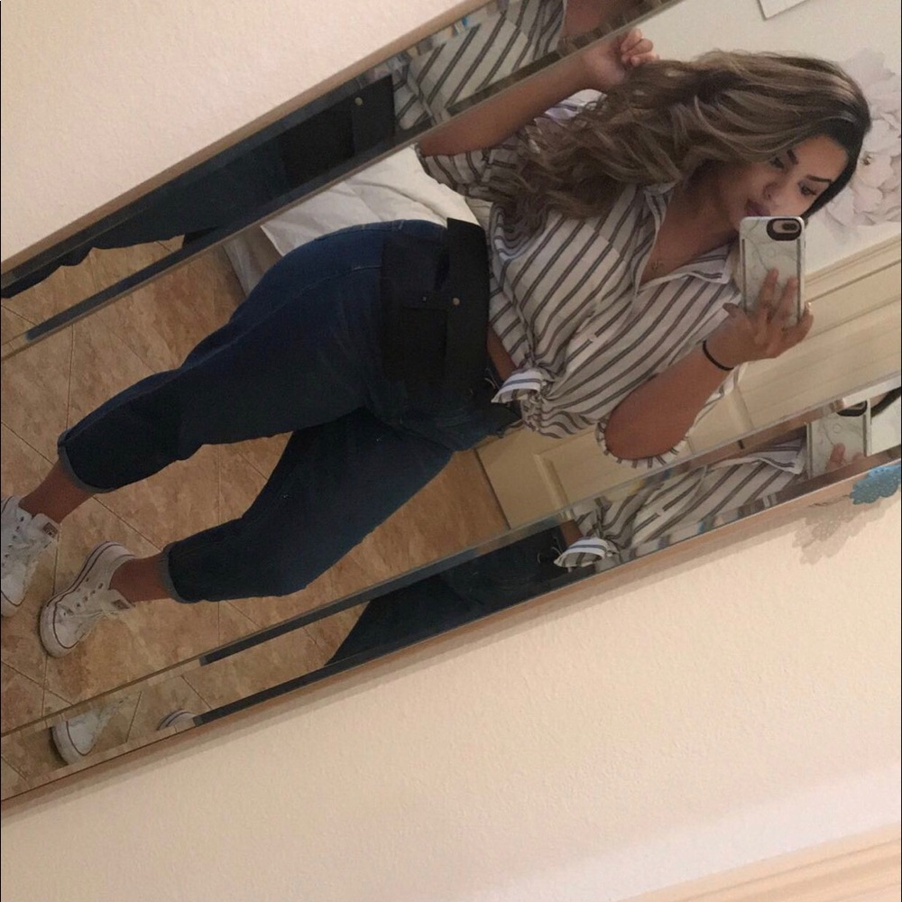 American Eagle mom jeans